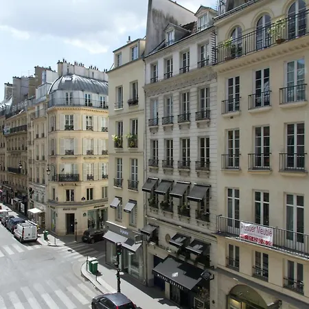 Rue Saint Honore - Louvre * Paris